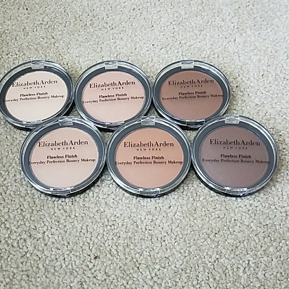 Elizabeth Arden Flawless  Finish Compact Lot